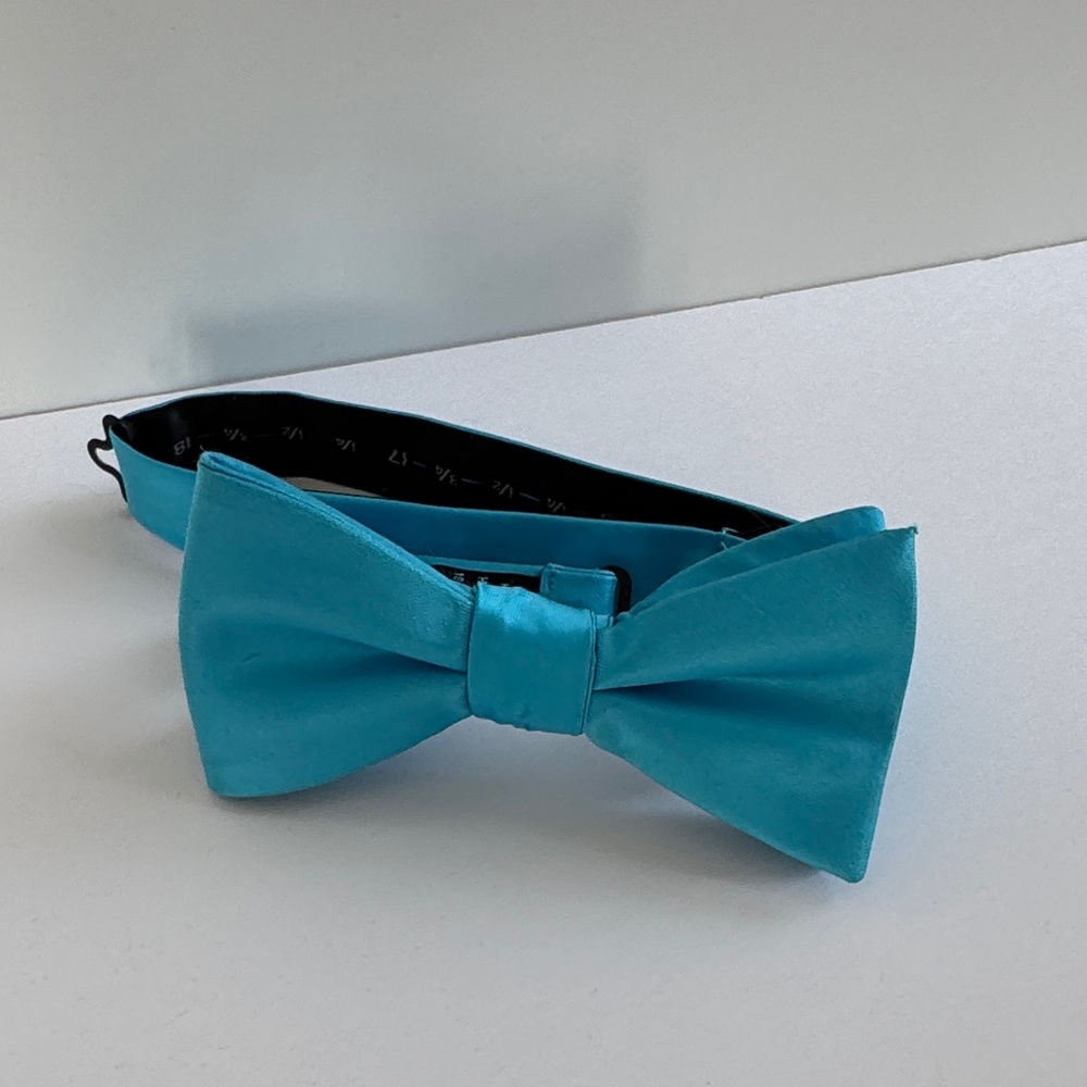 Vibrant Aqua Bow Tie for Men